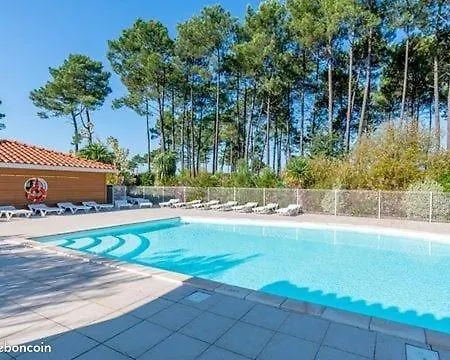 Дом отдыха Dans De Vacances, 3 Chambres, Piscines, Jacuzzi, Au Bord Du Паранти-ан-Борн
