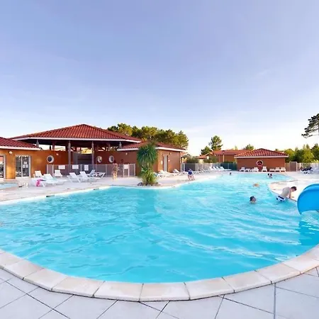 Дом отдыха Dans De Vacances, 3 Chambres, Piscines, Jacuzzi, Au Bord Du Паранти-ан-Борн