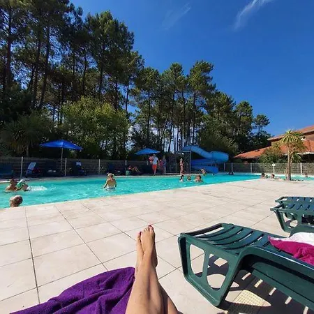 Дом отдыха Dans De Vacances, 3 Chambres, Piscines, Jacuzzi, Au Bord Du